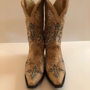 Cowboy Boots Distressed with Crosses
